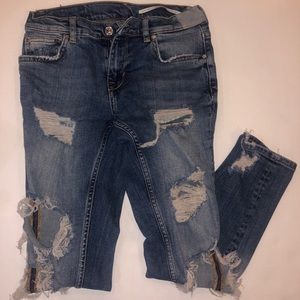 Zara Med Rise Relaxed Distressed Fit Jeans Size 27